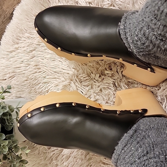 Aerosols | FURY | Black Leather Faux Fur Lined Clogs - Picture 6 of 14